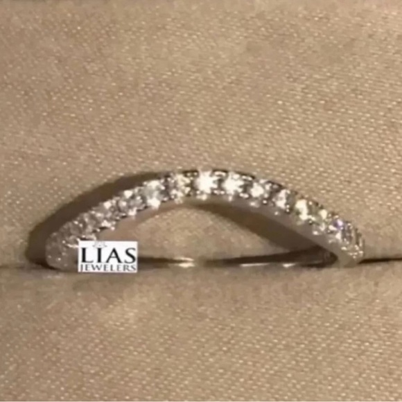 New 18k white gold wedding ring